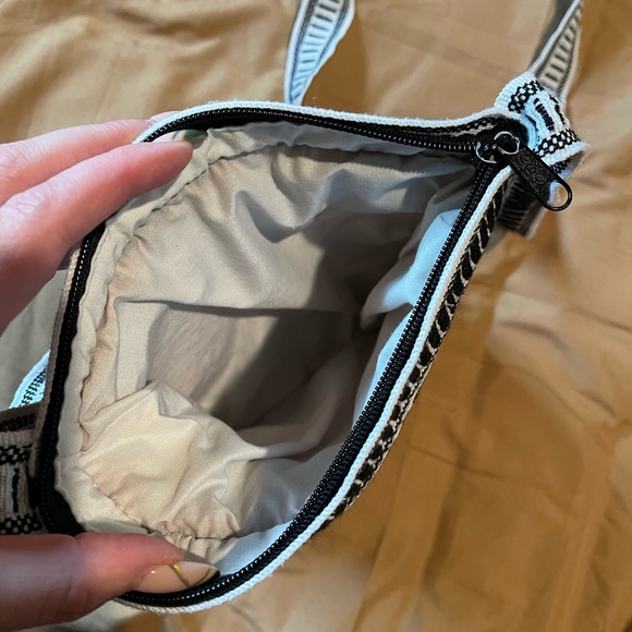 Handmade Ecuadorian Alpaca Hair Small Crossbody Bag - Picture 4 of 7